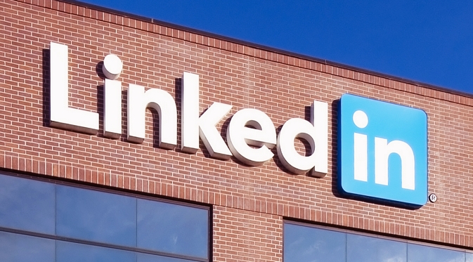 Ini alasan LinkedIn jual diri ke Microsoft