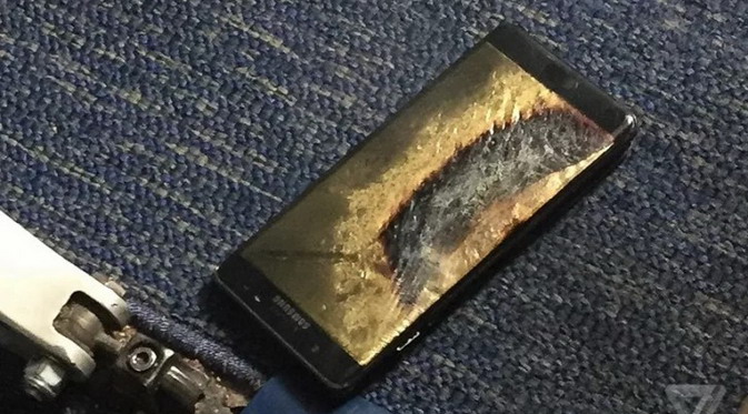 Waduh, Unit Pengganti Note 7 Hanguskan Lantai Pesawat!