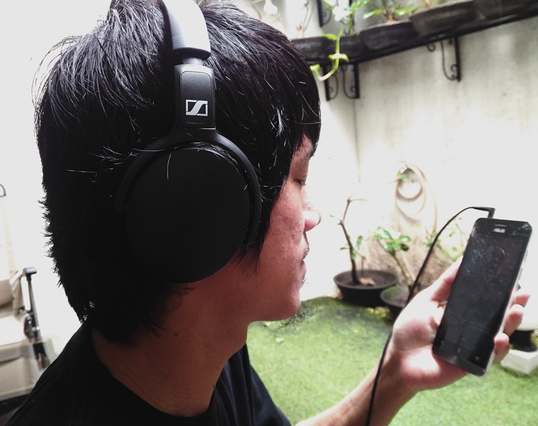 Review: Sennheiser HD 4.30G, Desain Elegan Bersuara Ngebass