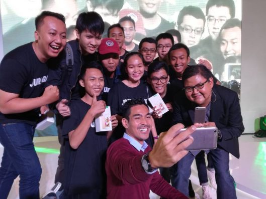 Oppo Serahkan 30 Ribu F3 di Penjualan Perdana