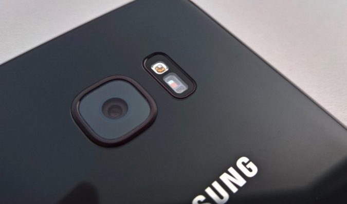 Samsung Tak Mau Pakai Sensor Kamera Sony untuk Galaxy S9?