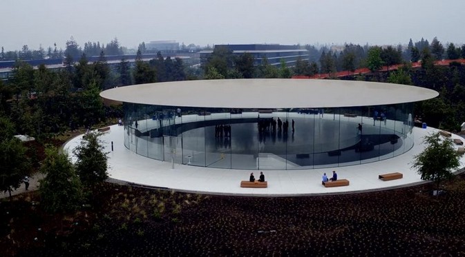 Teater Steve Jobs Sudah Jadi, di Sinilah iPhone 8 Bakal Lahir