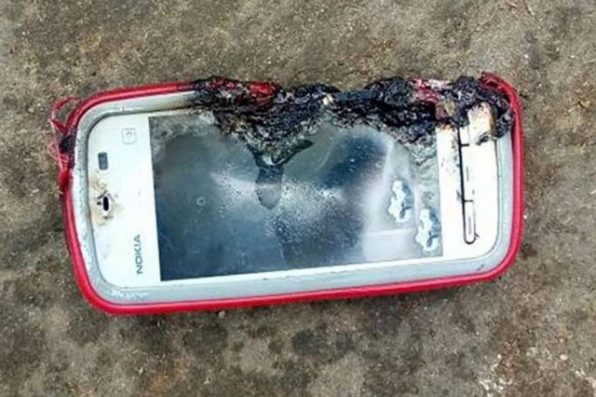 Ponsel Nokia Lawas Meledak, Satu Remaja Tewas