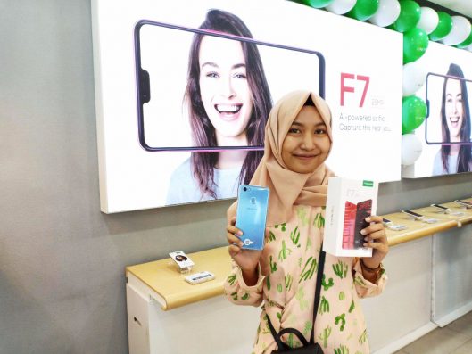 Hanya Butuh Satu Hari, Oppo F7 Pecahkan Rekor Penjualan