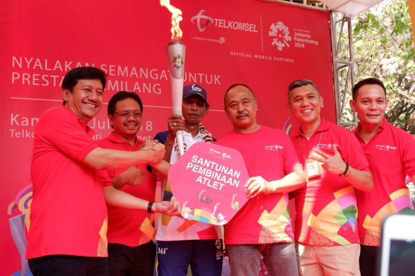 Telkomsel Turut Meriahkan Pawai Obor Asian Games 2018