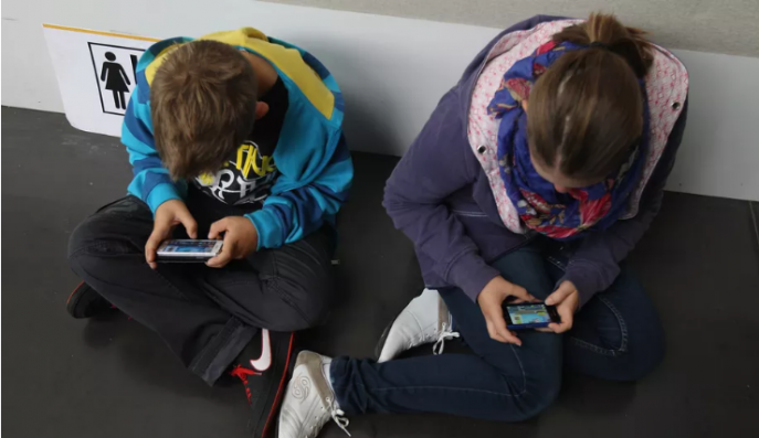 Pemerintah Prancis Larang Penggunaan Smartphone di Sekolah, Kenapa?