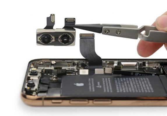 iPhone XS Dibedah, Ada yang Unik di Baterainya