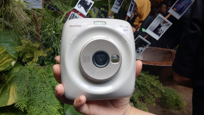 Fujifilm Luncurkan Instax Square SQ20, Kamera Hybrid Bisa Ambil Photo Motion