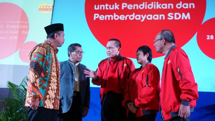 Indosat Ooredoo Donasi Komputer Universitas Ahmad Dahlan