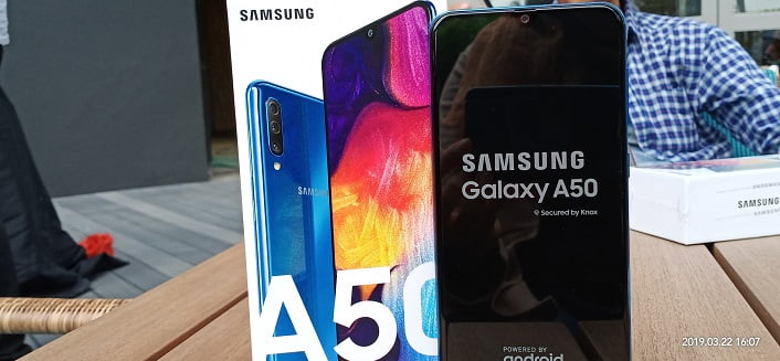 Review Samsung Galaxy A50: Si Bongsor yang Bercita-cita Premium