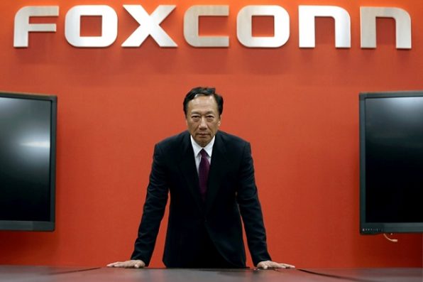 Bos Foxconn Desak Apple Segera Pindahkan Produksi ke Luar China