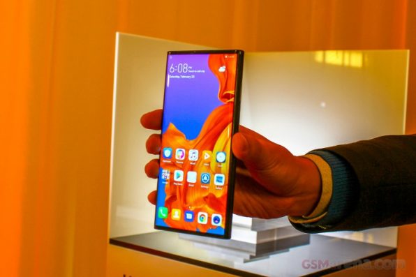 Huawei: Mate X Belum Siap Dipasarkan