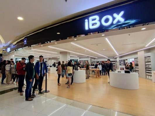 Mengintip Suasana Antrian Beli iPhone 11