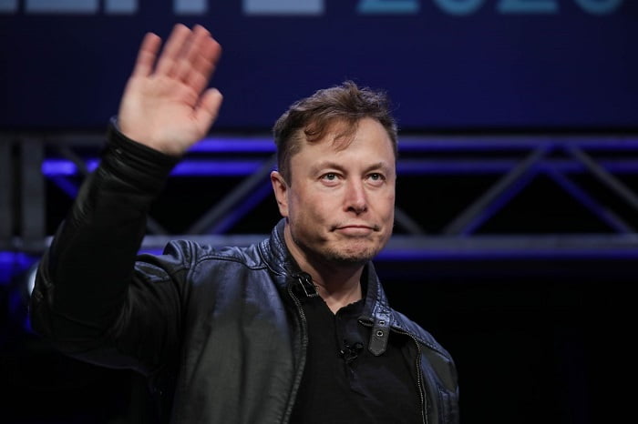 Bandel, Elon Mask Buka Pabrik Tesla di Tengah Lockdown