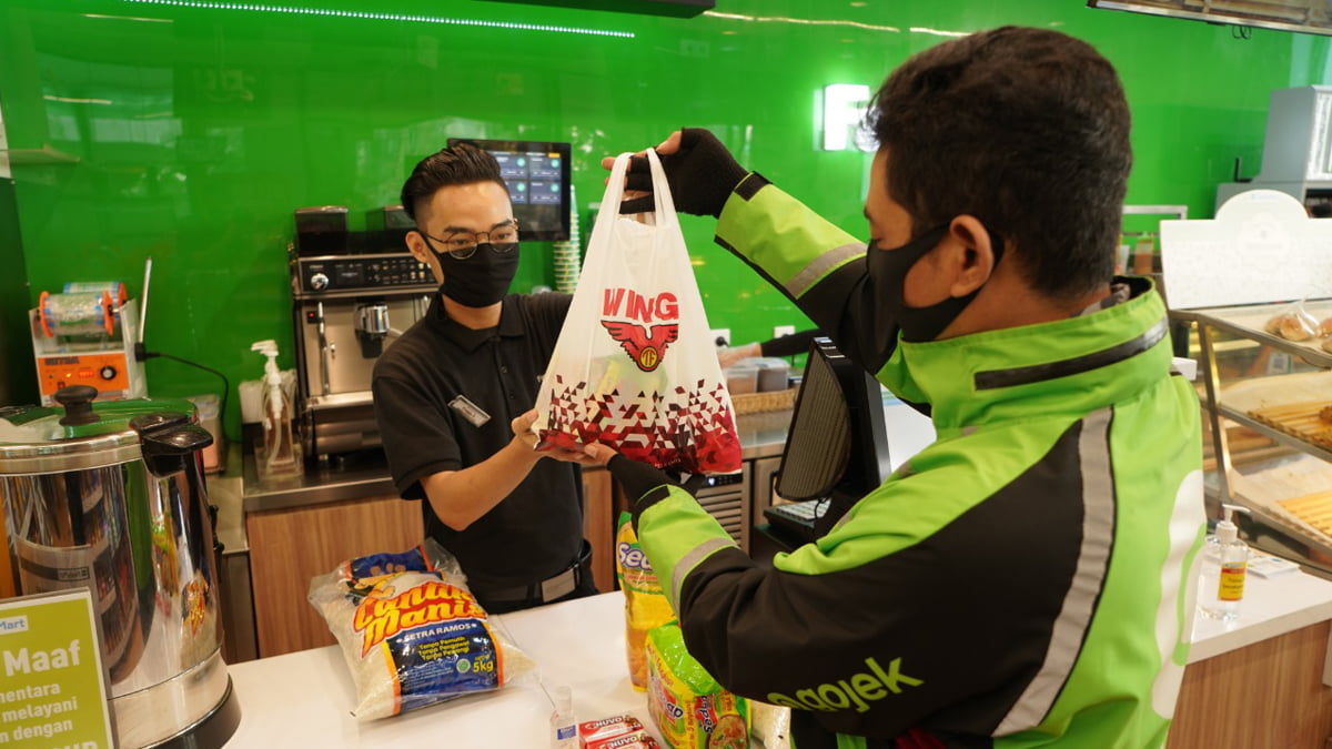 Wings Group dan Yayasan Anak Bangsa Bisa Bagikan Paket Sembako Untuk Driver Gojek di Jabodetabek