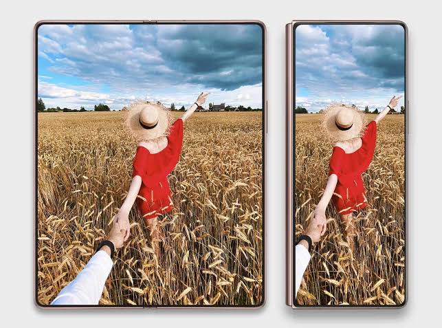 Samsung Kembangkan Galaxy Z Fold 3 dengan Kamera Bawah Layar?