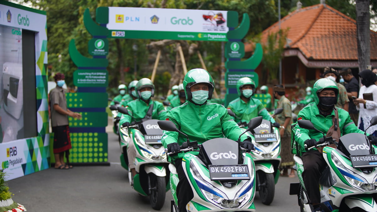 Perkuat Ekosistem Kendaraan Listrik Nasional, Grab Hadirkan 30 Kendaraan Motor Listrik dan SPBKLU di Bali