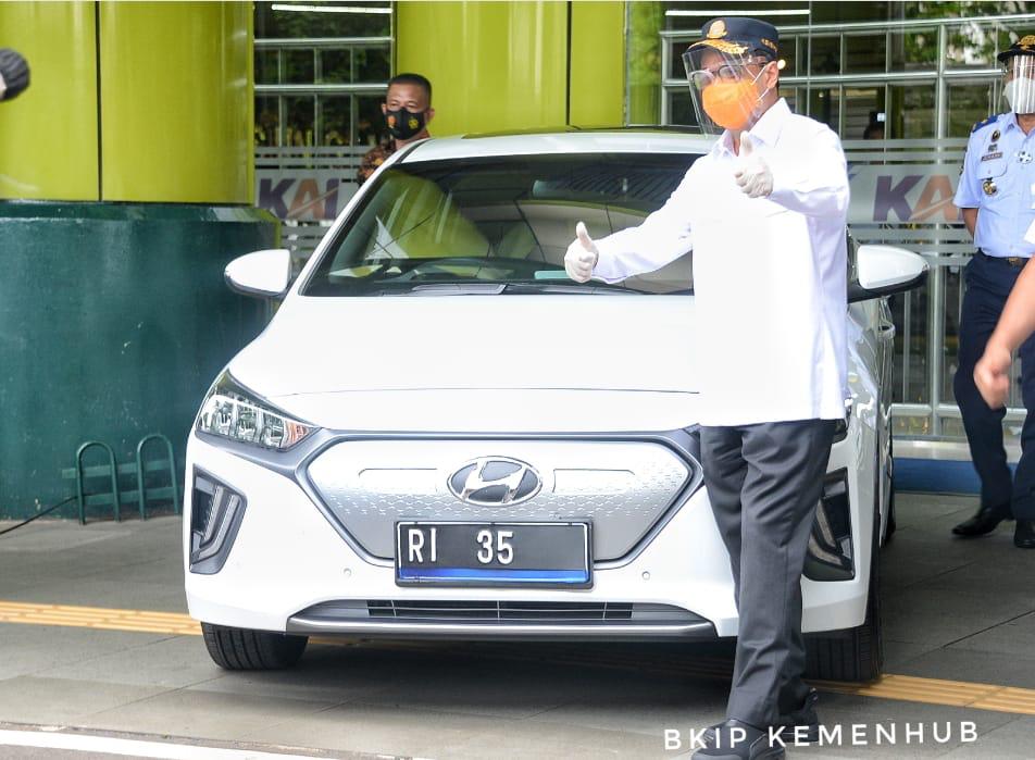 Borong Mobil Listrik, Kemenhub Kena Nyinyir Netizen