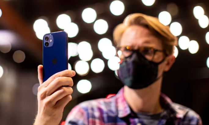 Tak Perlu Repot, Pengguna iPhone Bisa Buka Kunci Tanpa Lepas Masker