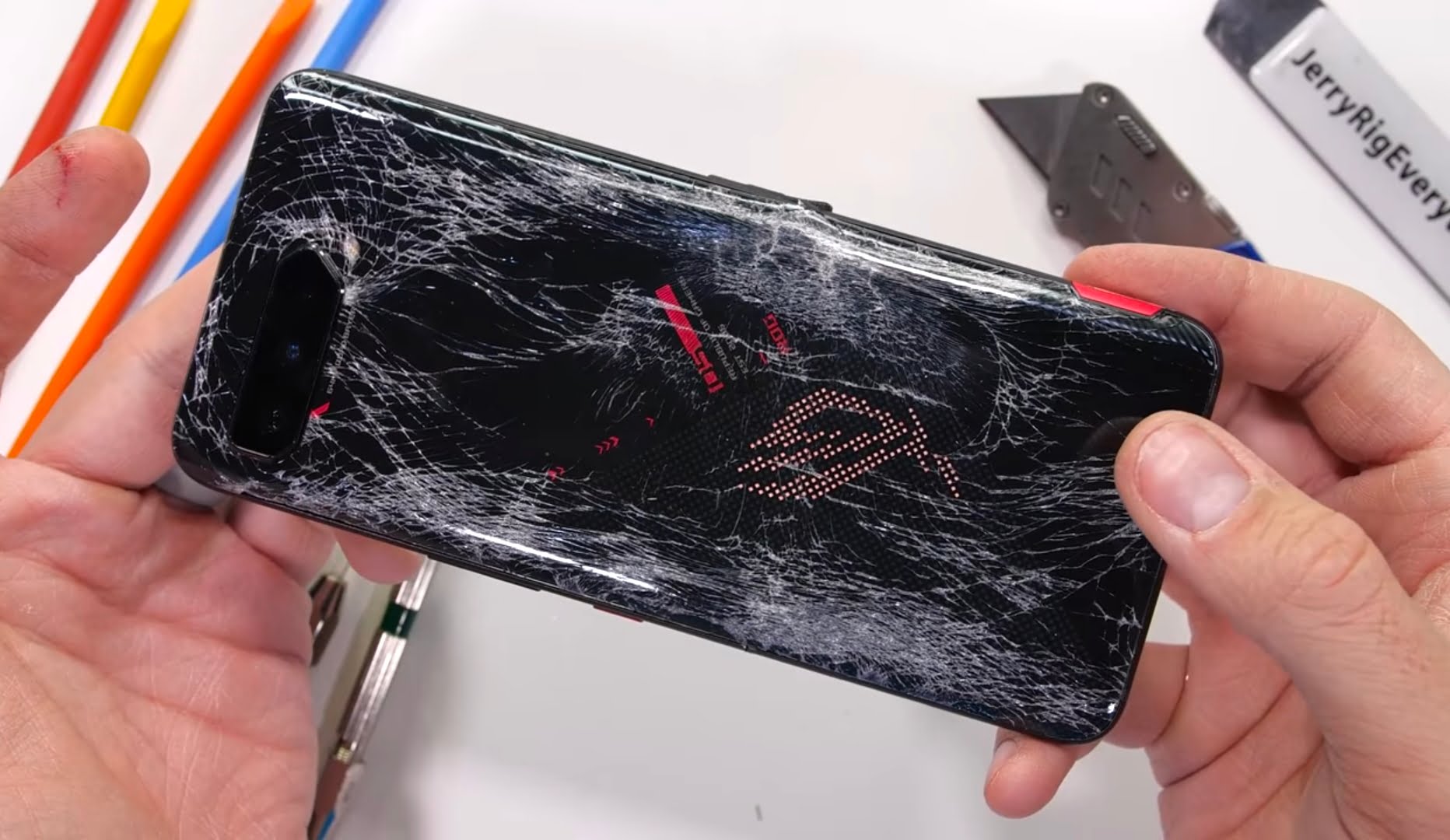 Diuji, Asus ROG Phone 5 Patah