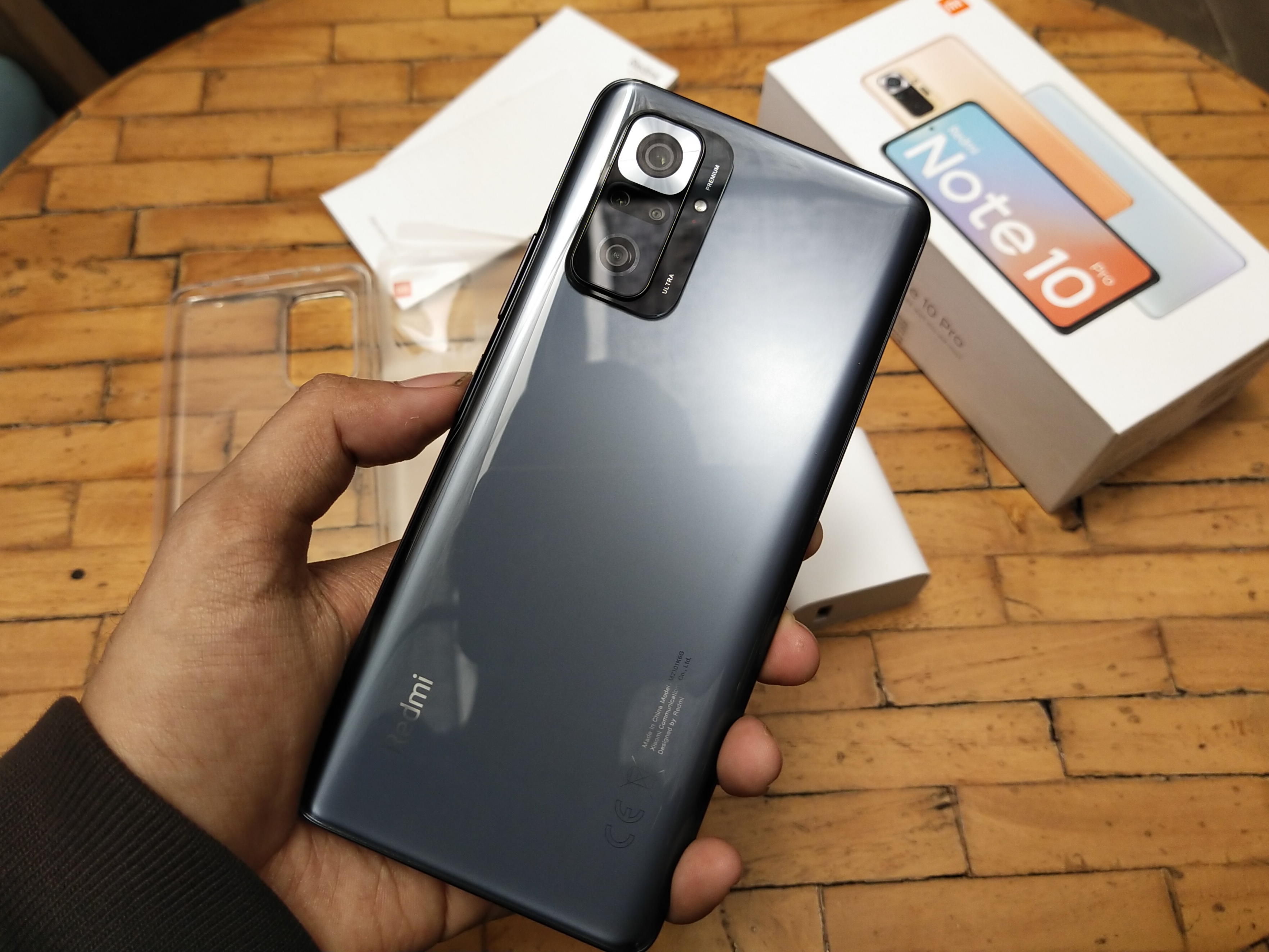 Unboxing Redmi Note 10 Pro, Intip Varian Tertinggi Seri Ini