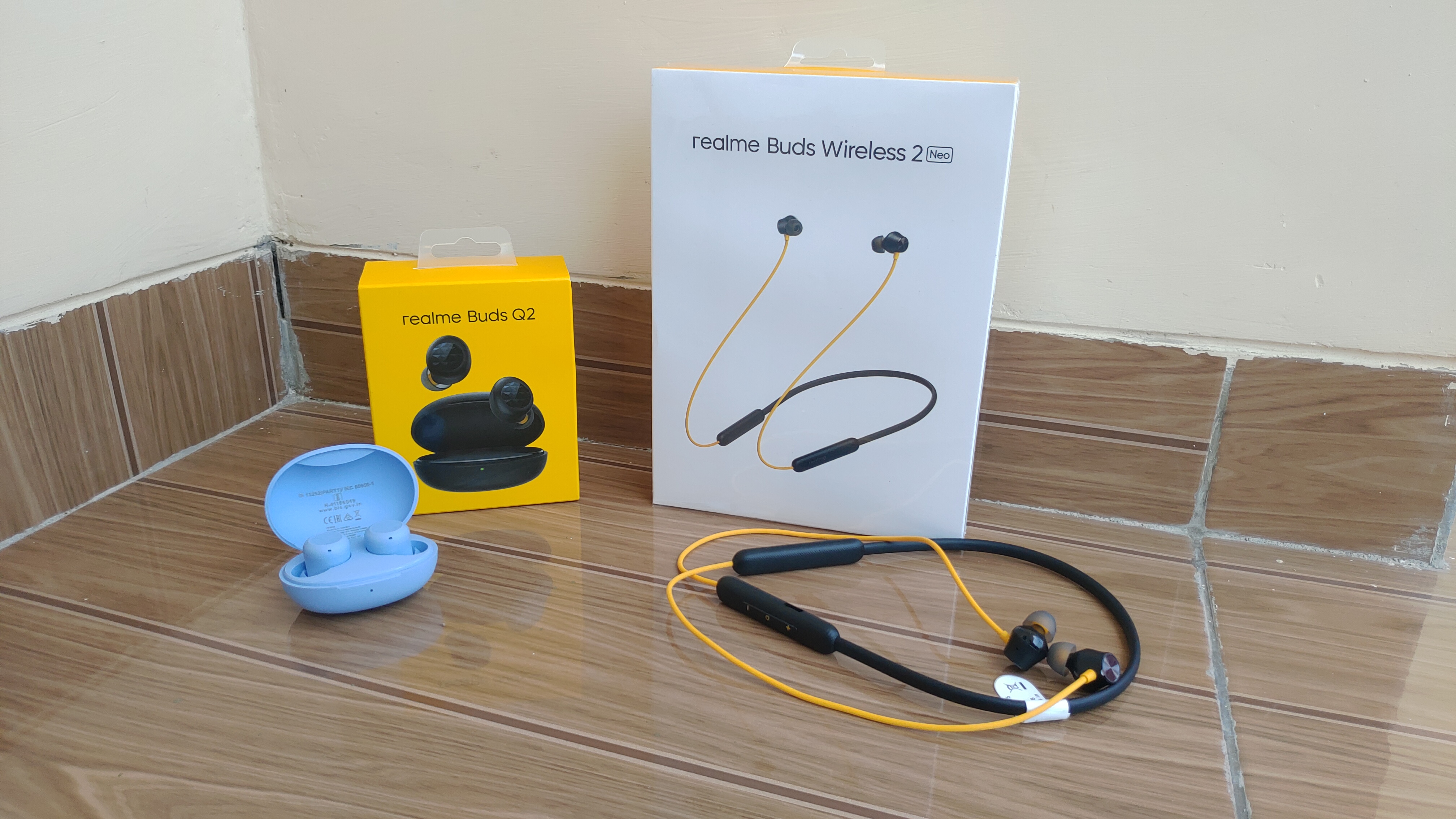 Review realme Buds Q2 dan Wireless 2 Neo: Bass Kental, Harga Terjangkau