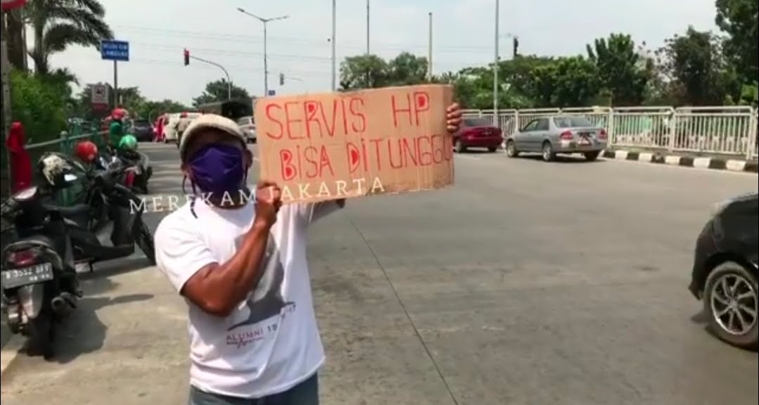 Ramai Tukang Servis HP Turun ke Jalan, Kenapa?