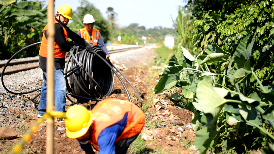 Surge Kebut Finalisasi Tahap Awal Fiber Optik untuk Ruas Jakarta - Bandung