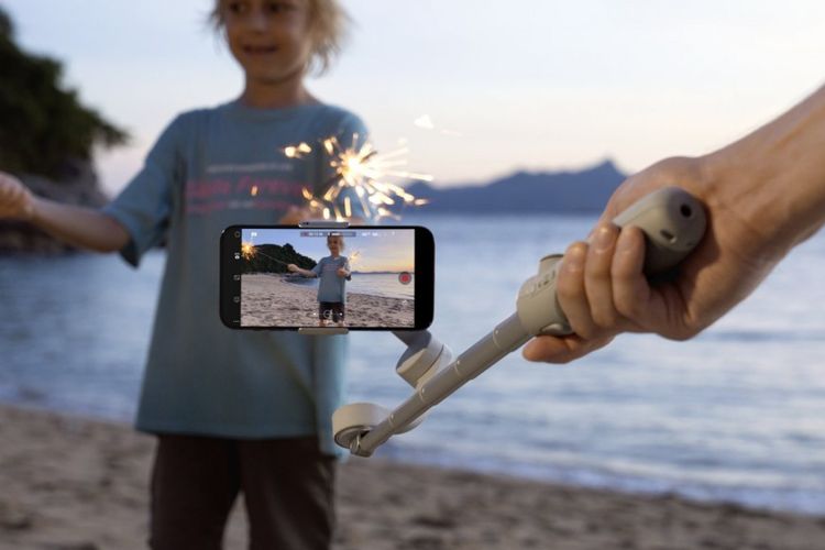 DJI Resmi Rilis Osmo Mobile 5, Gimbal Kamera yang Bisa Jadi Tongsis