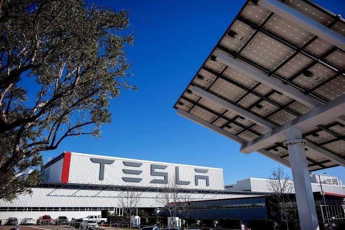Elon Musk Mau Bangun Pabrik Tesla di Mars