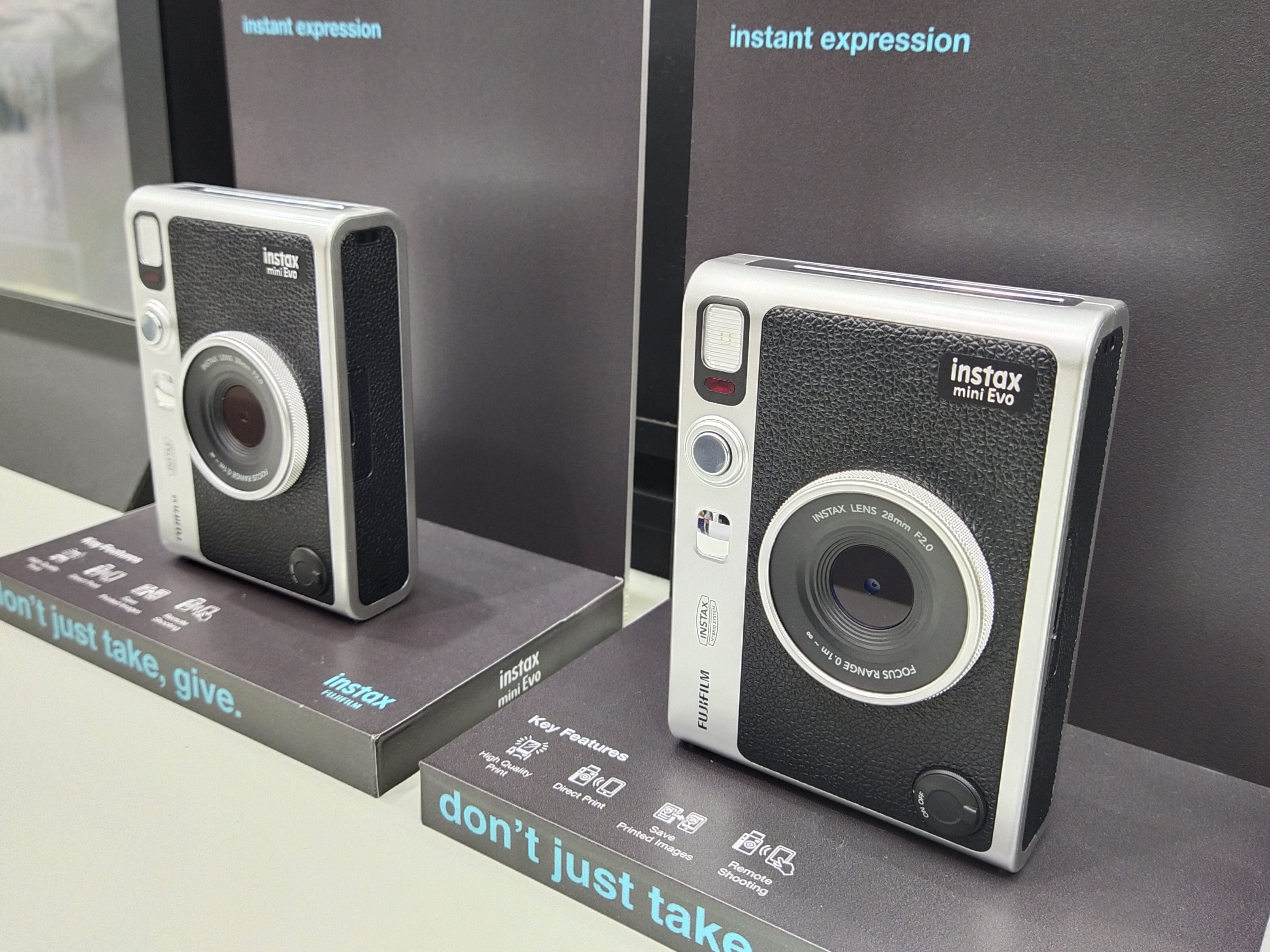 Kamera Instax Mini Evo Hadir di Indonesia, Segini Harganya