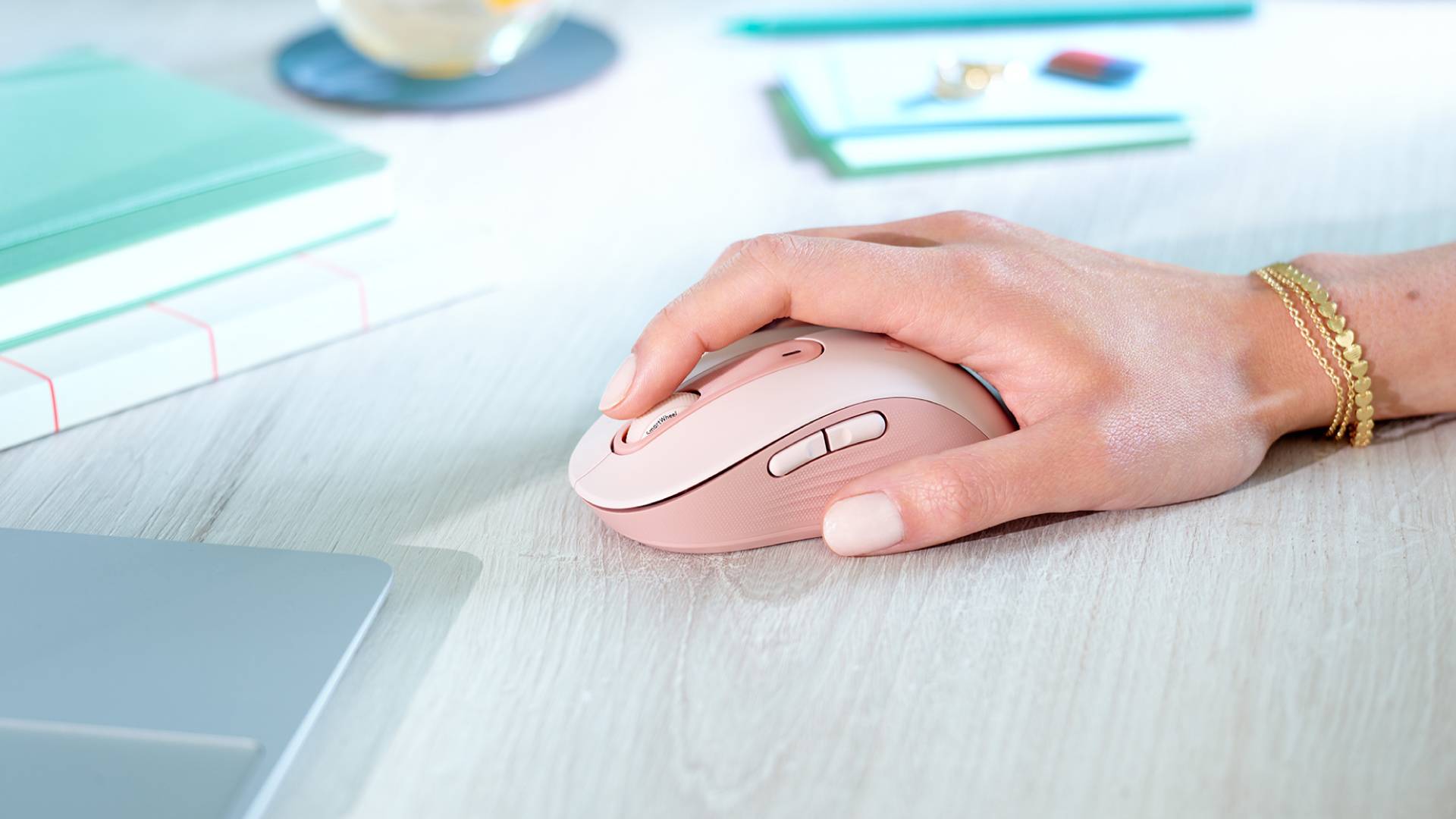 Logitech Signature M650, Mouse Baru dengan Fitur SmartWheel Scrolling