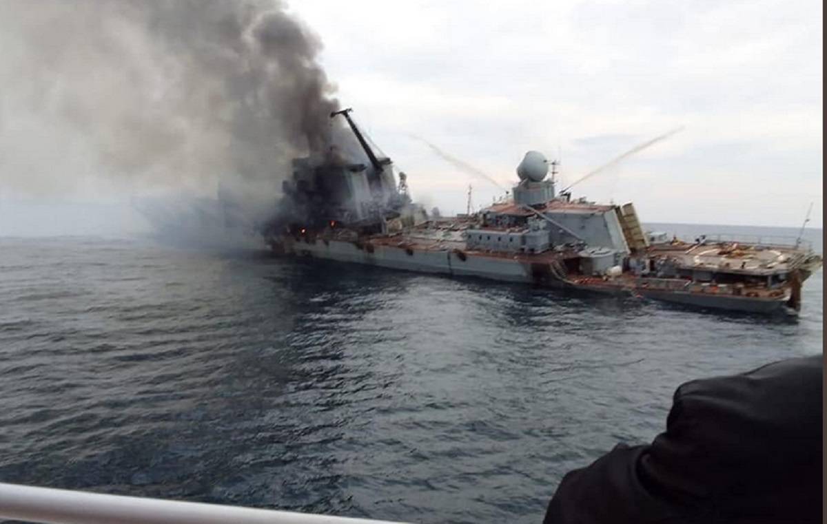 Penampakan Detik-detik Kapal Perang Moskva Tenggelam Dirudal Ukraina