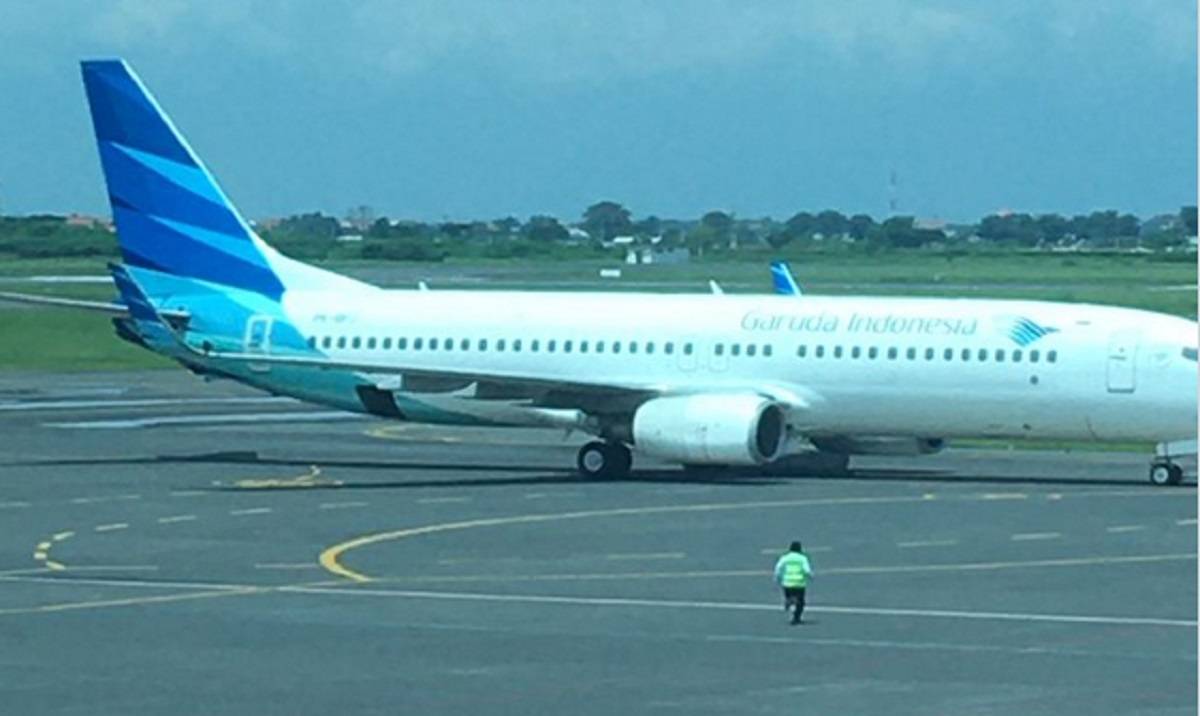 Pesawat Garuda Indonesia Hampir Terbang dengan Pintu Bagasi Terbuka