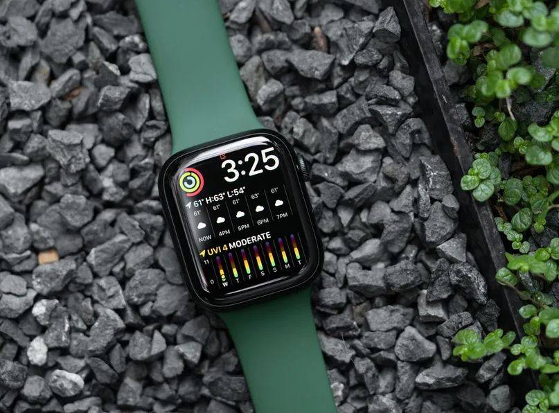 Demam? Tenang Ada Apple Watch Series 8