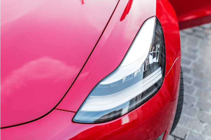 Autopilot di Tesla Makan Korban Lagi, Tabrak Pengendara Motor