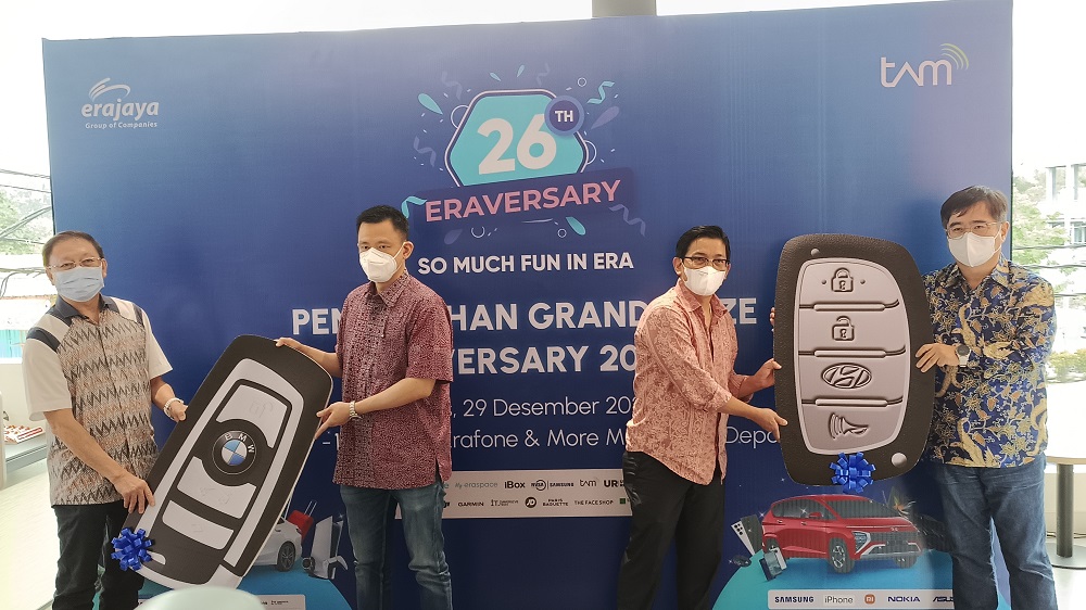 Erajaya Serahkan Hadiah Utama Eraversary 2022