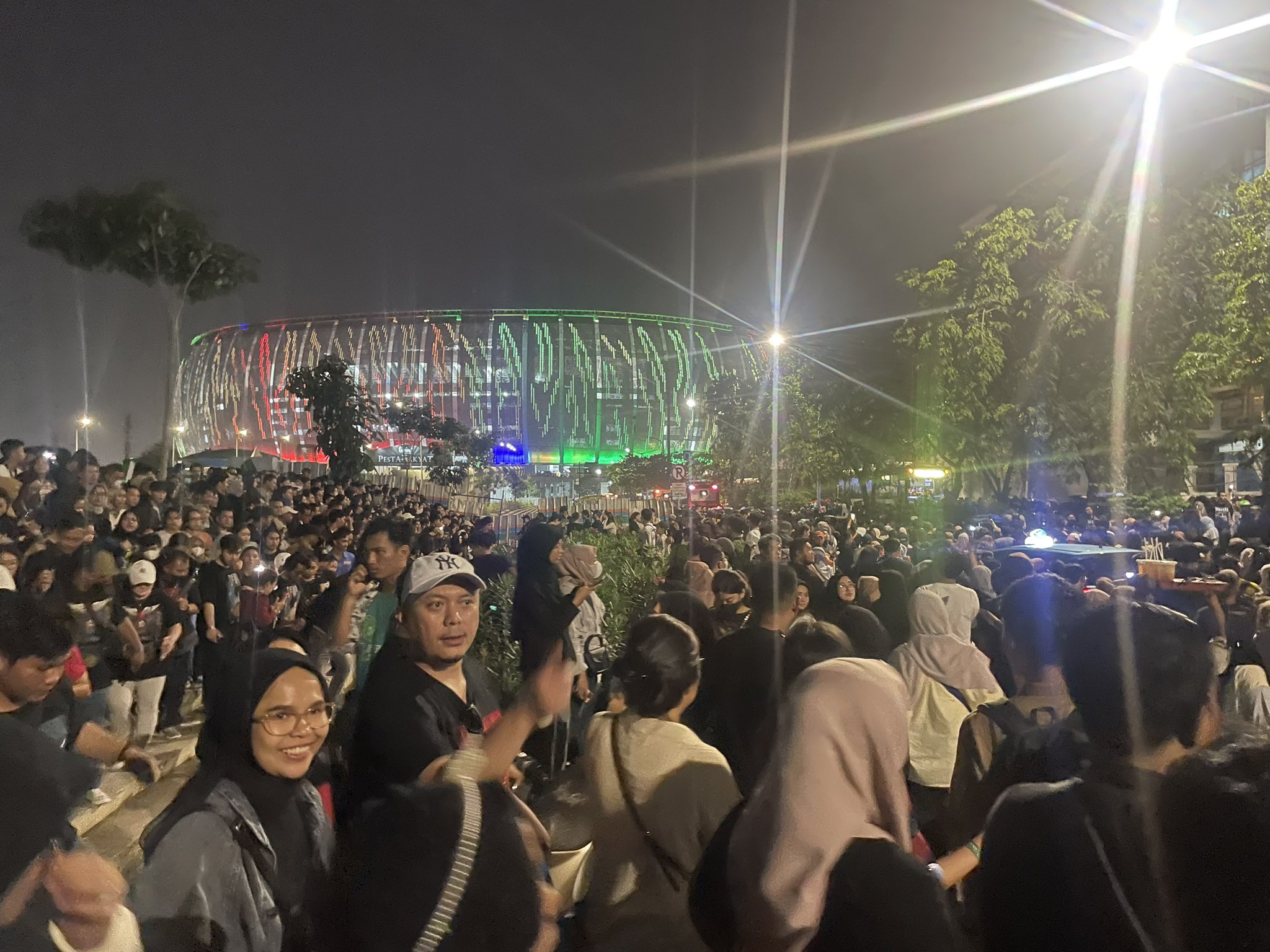 Netizen Murka Pulang Konser Dewa 19 di JIS