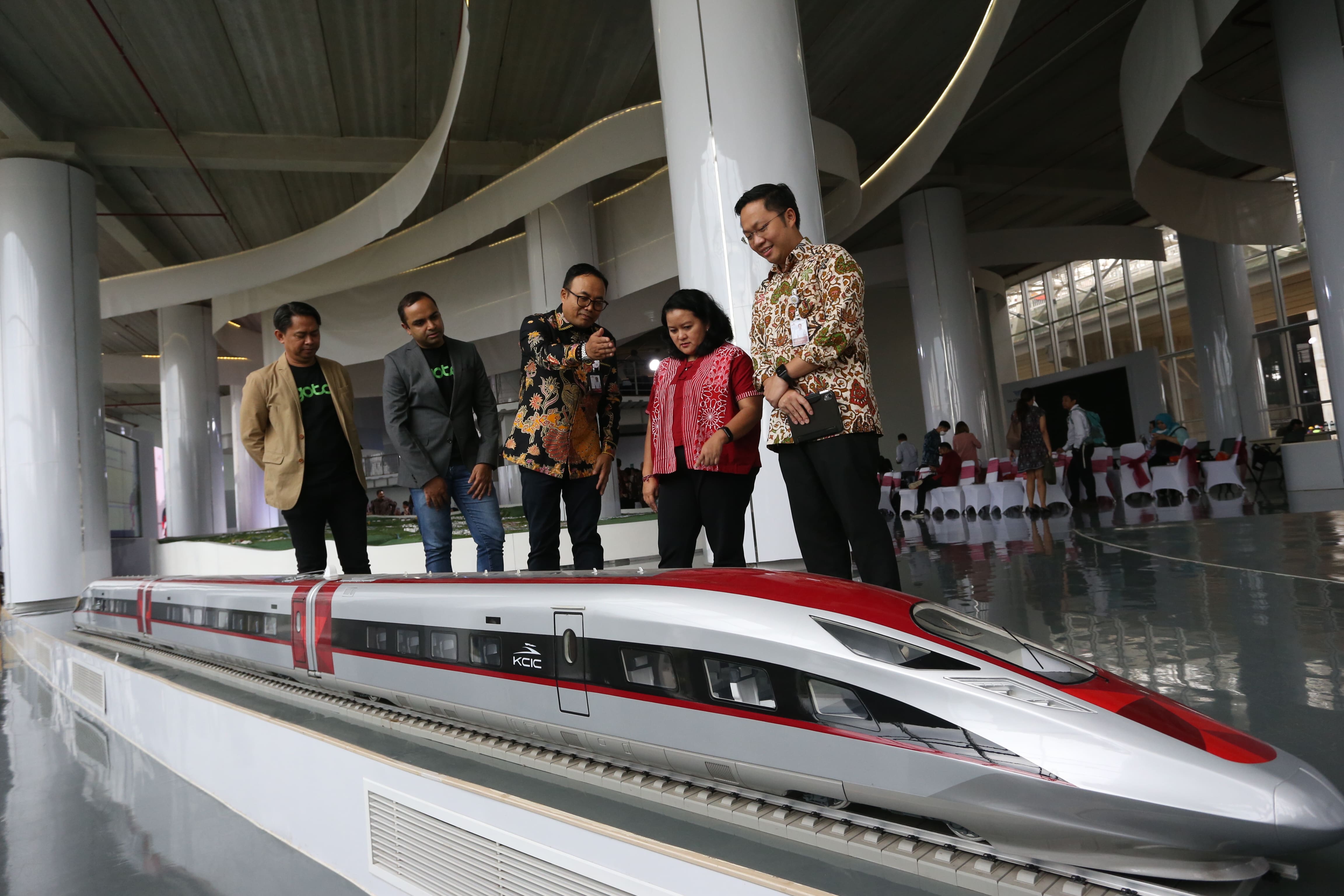 GoTo Permudah Akses Konsumen Gunakan Kereta Cepat Indonesia