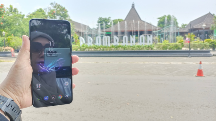 Adu Kuat Sinyal Internet di Candi Terbesar di Indonesia