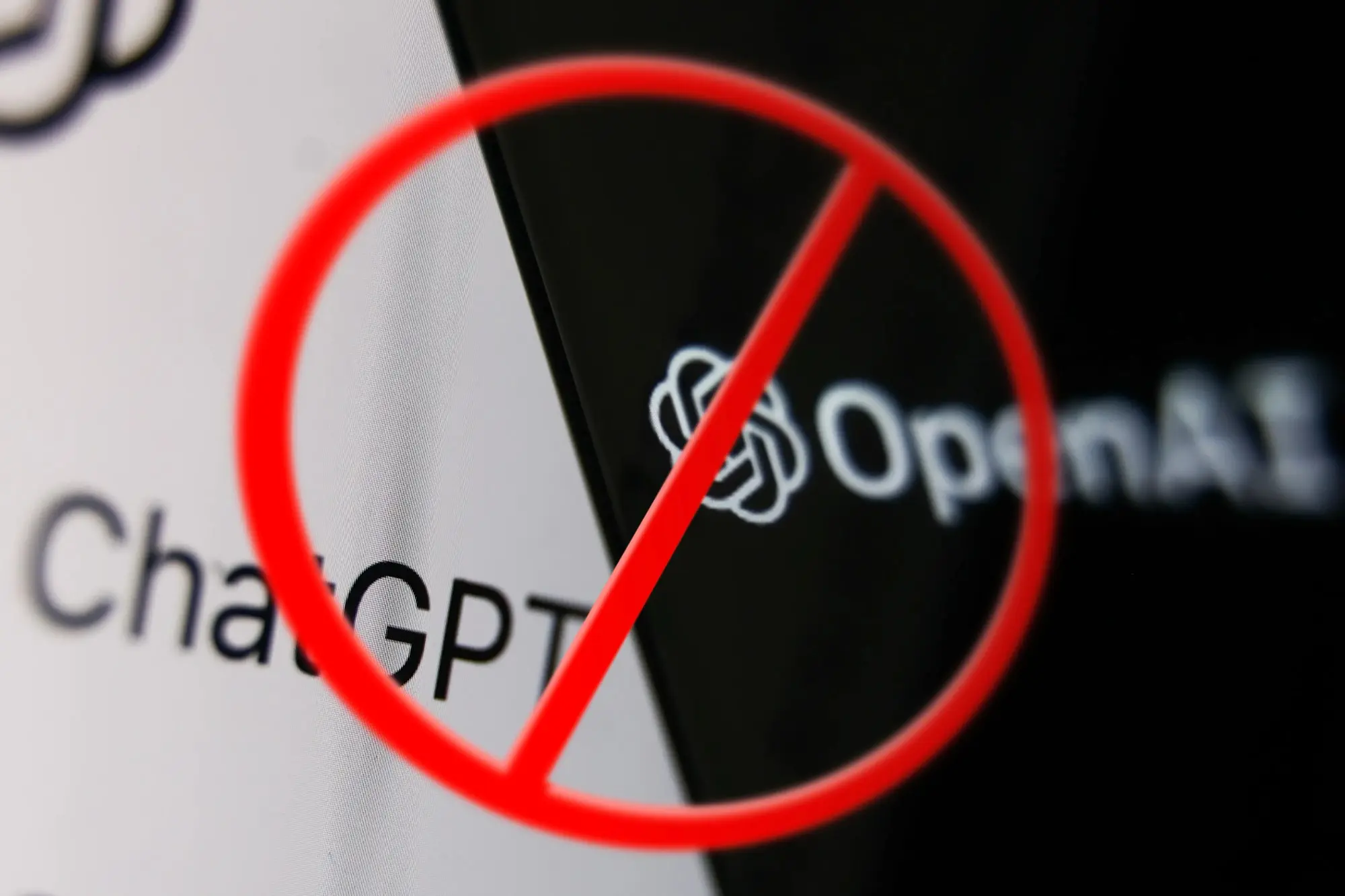 Bukan Hanya Keluhan FTC di AS, ChatGPT Di-Banned di Italia