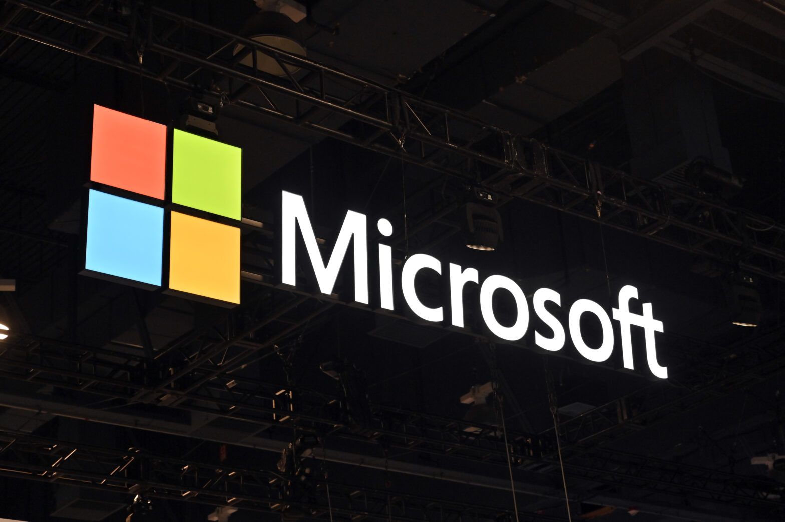 Microsoft Mengerjakan Chip AI-Nya Sendiri Guna Menghemat Biaya