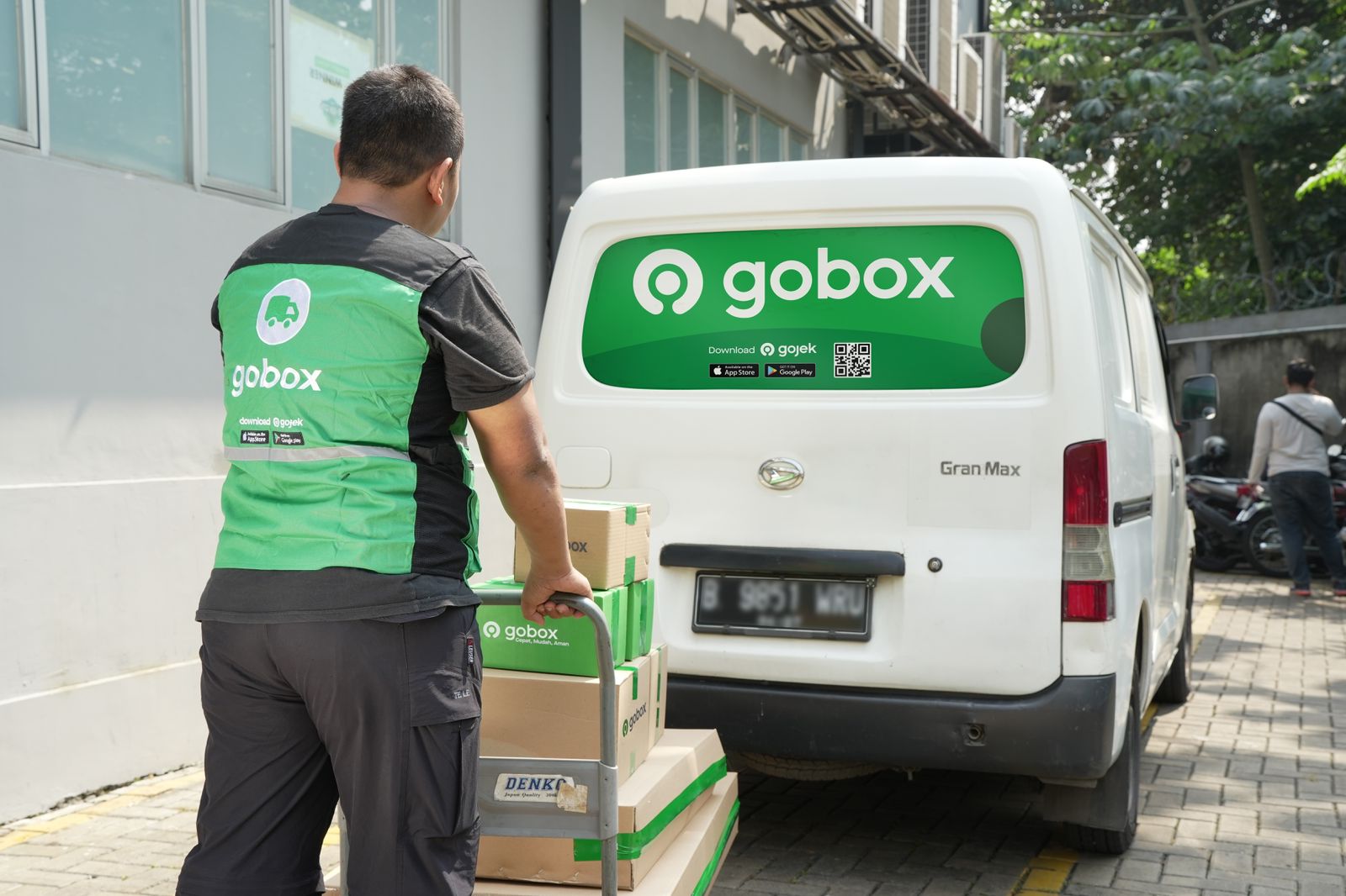 Mudahkan UMKM Kirim Barang Ukuran Besar, Gojek Rilis GoSend Car Instant dan GoBox Van