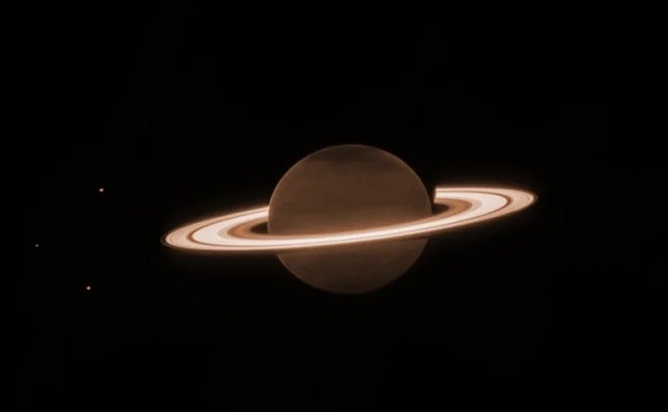 Teleskop Luar Angkasa Webb Tangkap Detail Foto Planet Saturnus