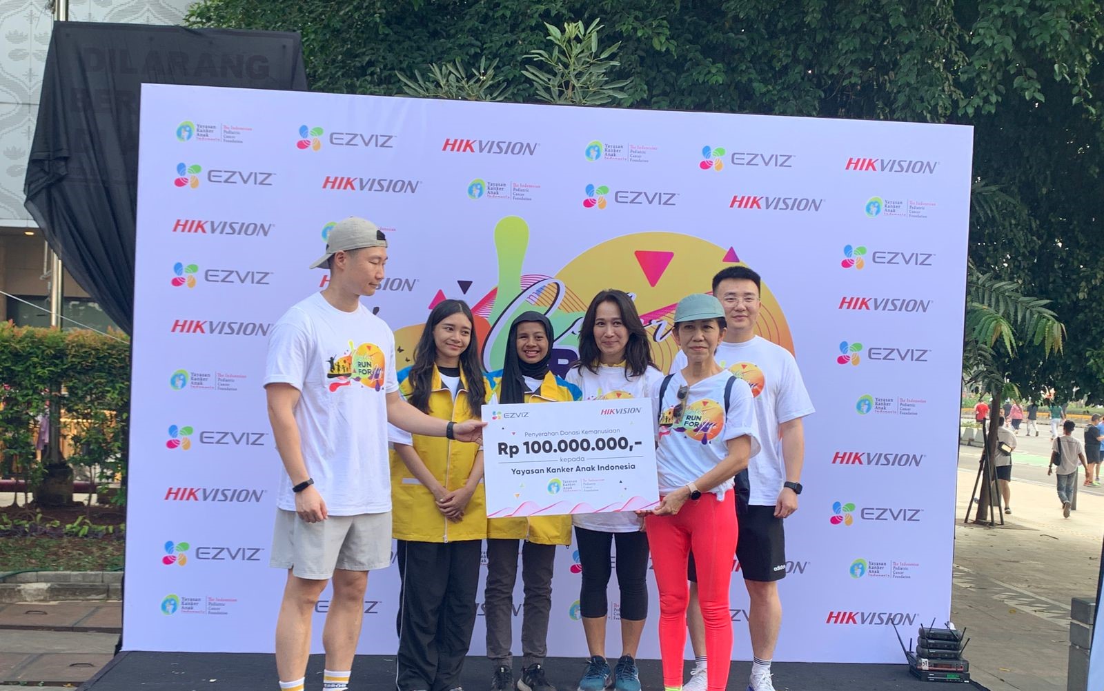 Peringati Hari Anak Nasional, Hikvision & EZVIZ Beri Donasi untuk YKAI di Acara Color Run 2023