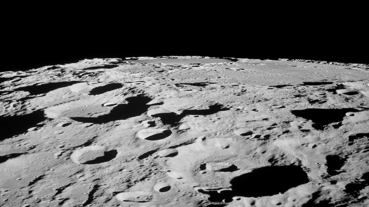 Mudahkan Pergerakan Astronot, NASA Ingin Ciptakan Aspal di Bulan