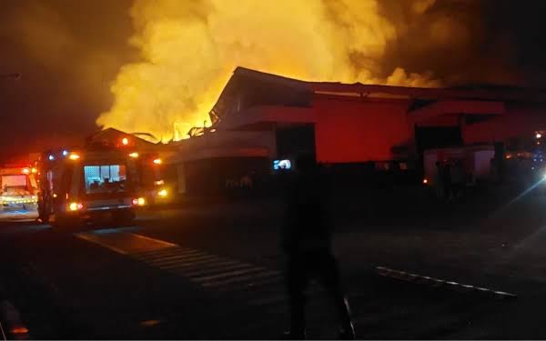 Gudang Logistik Terbakar, Pengiriman Paket Lazada Tetap Berjalan