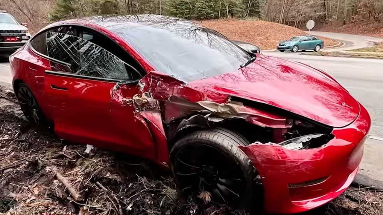 Kerap Tabrakan, Tesla Memiliki Tingkat Kecelakaan Mobil Tertinggi