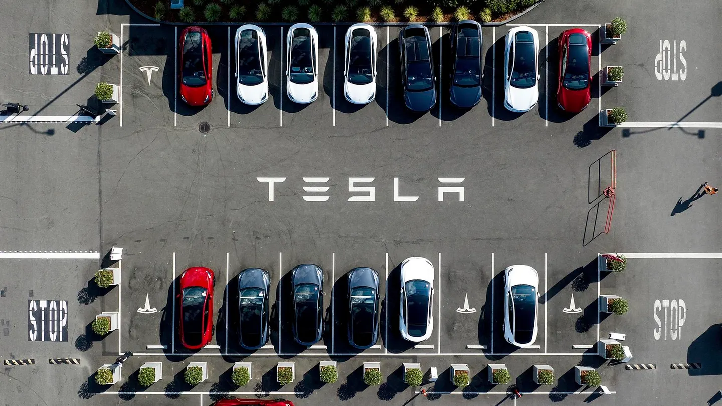 Spion Bermasalah, Tesla Recall 200.000 Unit Mobil Listrik