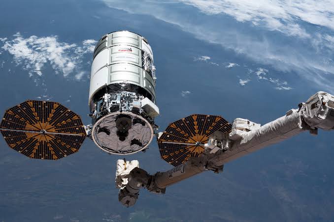 Pertama Kalinya Roket SpaceX Angkut Kapal Cygnus ke ISS